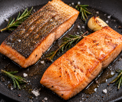 Receita de salmão na frigideira: fácil e muito suculenta