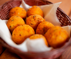 Receita de bolinho de mandioca com sardinha: fácil e saboroso