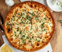 Receita de pizza de salmão: fácil, cremosa e bem saborosa