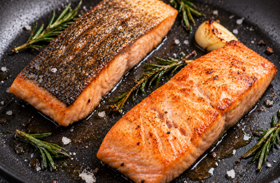 Receita de salm&atilde;o na frigideira: f&aacute;cil e muito suculenta