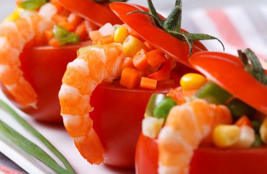 Tomates Recheados com Camarão à Primavera