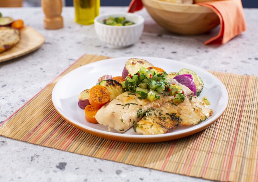 Tilapia Grelhada Na Churrasqueira Dia De Peixe Para isso pique finamente a cebola e a salsinha e misture com o azeite e o vinagre. tilapia grelhada na churrasqueira