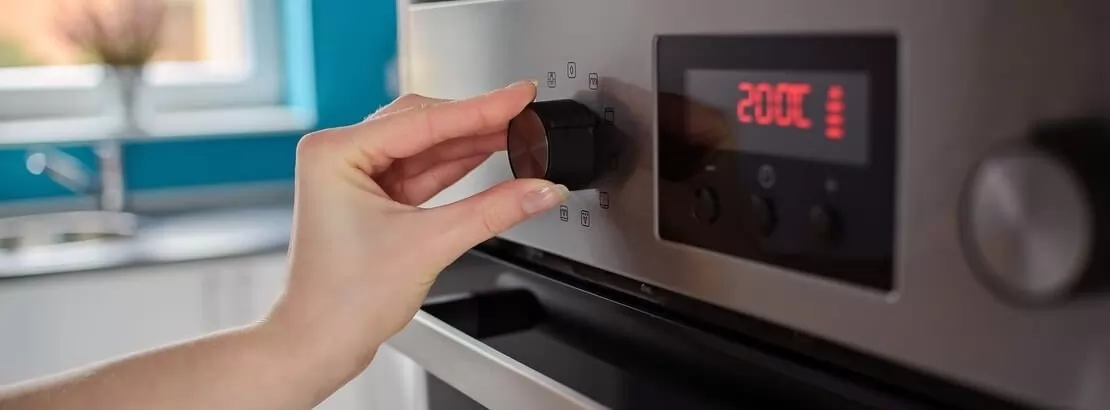 Qual é a temperatura do forno para assar peixe?