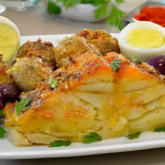 Receita de bacalhau com batatas ao murro: tradicional portuguesa