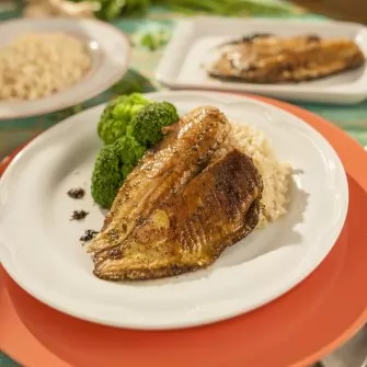 Tilápia Grelhada com Gengibre e Coentro