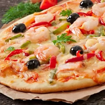 Pizza de Camarão a Moda Mediterrânea