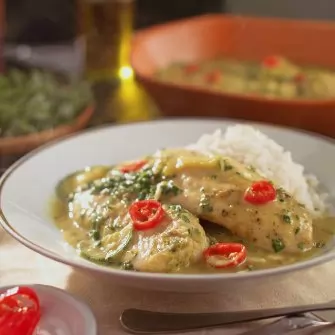 Tilápia ao Curry Verde e Manjericão