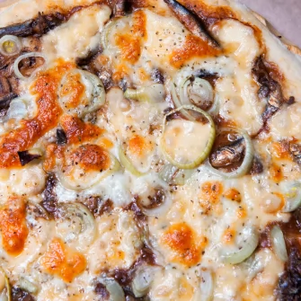 Receita de pizza caseira de sardinha: simples, rápida e saborosa