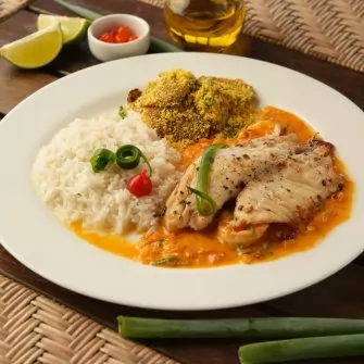Receita de Filé de peixe ao molho de camarão cremoso e leve