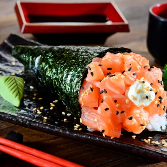 Receita de temaki de salmão: quais os ingredientes e como servir?