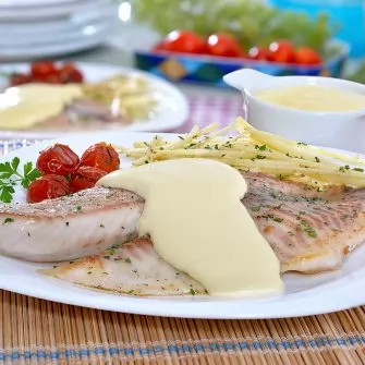 Tilápia com Julienne de Pupunha e Molho de Grana Padano